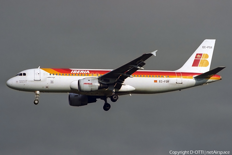 Iberia Airbus A320-211 (EC-FGR) | Photo 288234