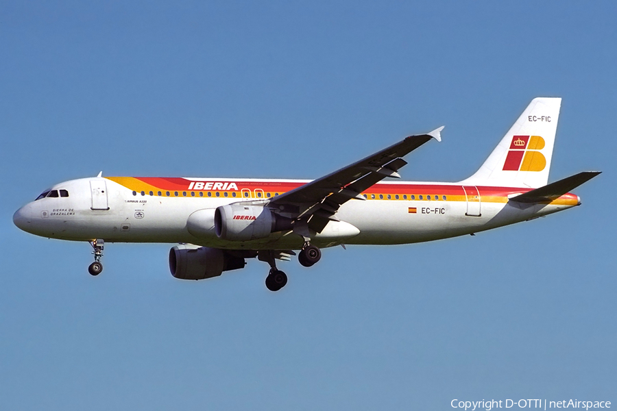 Iberia Airbus A320-211 (EC-FIC) | Photo 323401