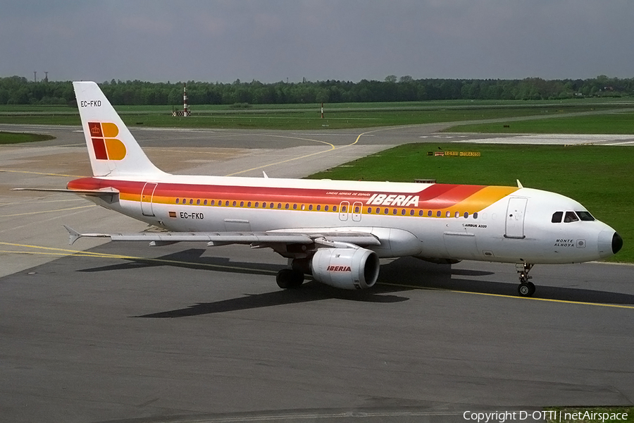 Iberia Airbus A320-211 (EC-FKD) | Photo 189018