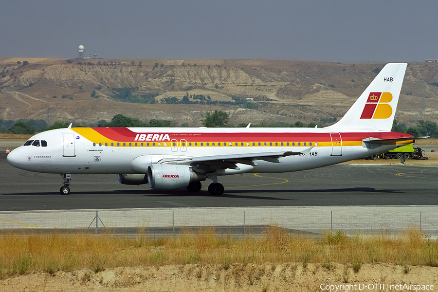 Iberia Airbus A320-214 (EC-HAB) | Photo 495183