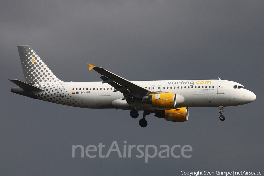 Vueling Airbus A320-214 (EC-HHA) | Photo 77739