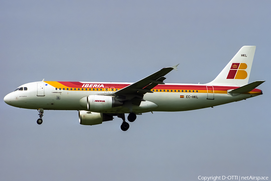 Iberia Airbus A320-214 (EC-HKL) | Photo 663111