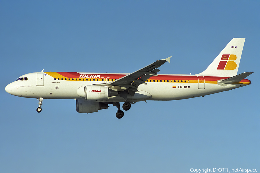 Iberia Airbus A320-214 (EC-HKM) | Photo 542362