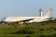 Vueling Airbus A320-214 (EC-HQI) at  Lisbon - Portela, Portugal