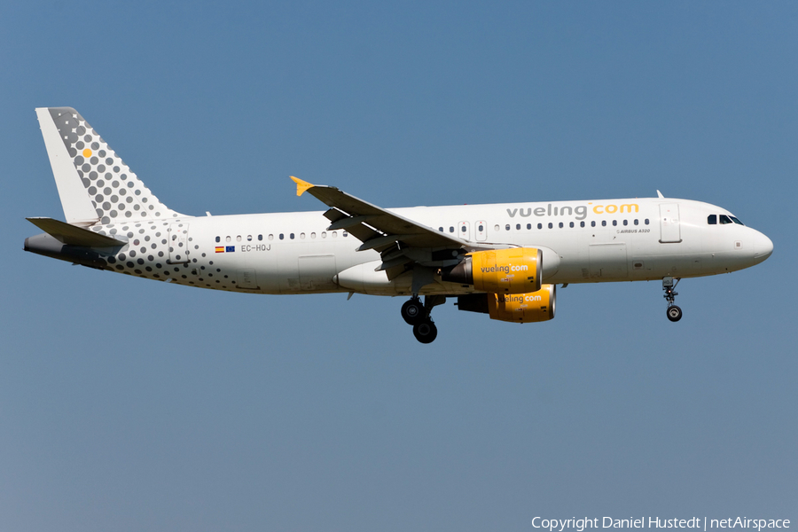 Vueling Airbus A320-214 (EC-HQJ) | Photo 491809