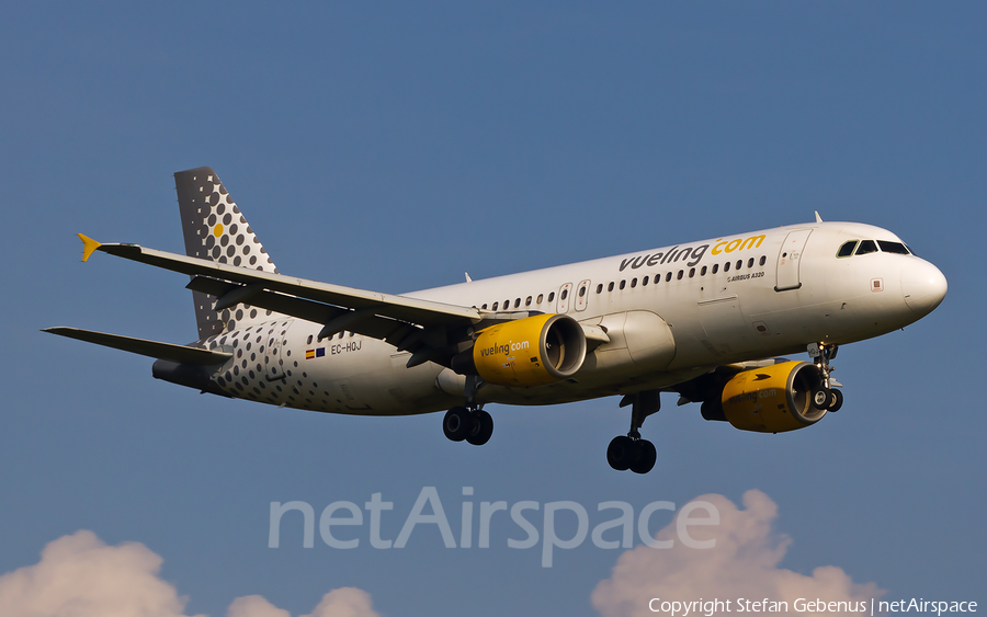 Vueling Airbus A320-214 (EC-HQJ) | Photo 8996