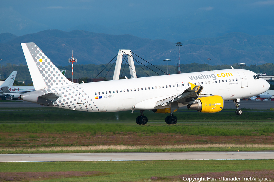 Vueling Airbus A320-214 (EC-HQJ) | Photo 292657