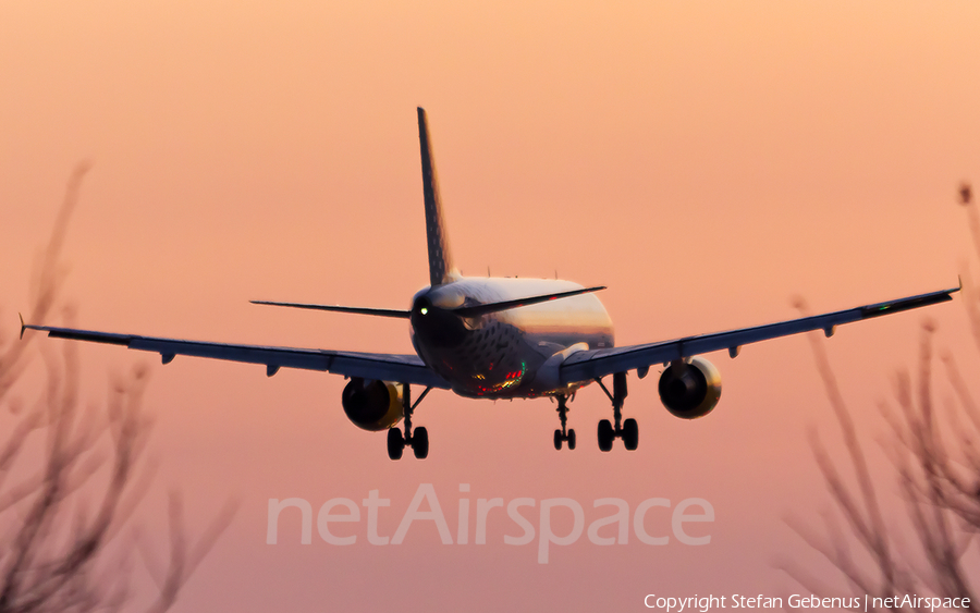Vueling Airbus A320-214 (EC-HQL) | Photo 2950