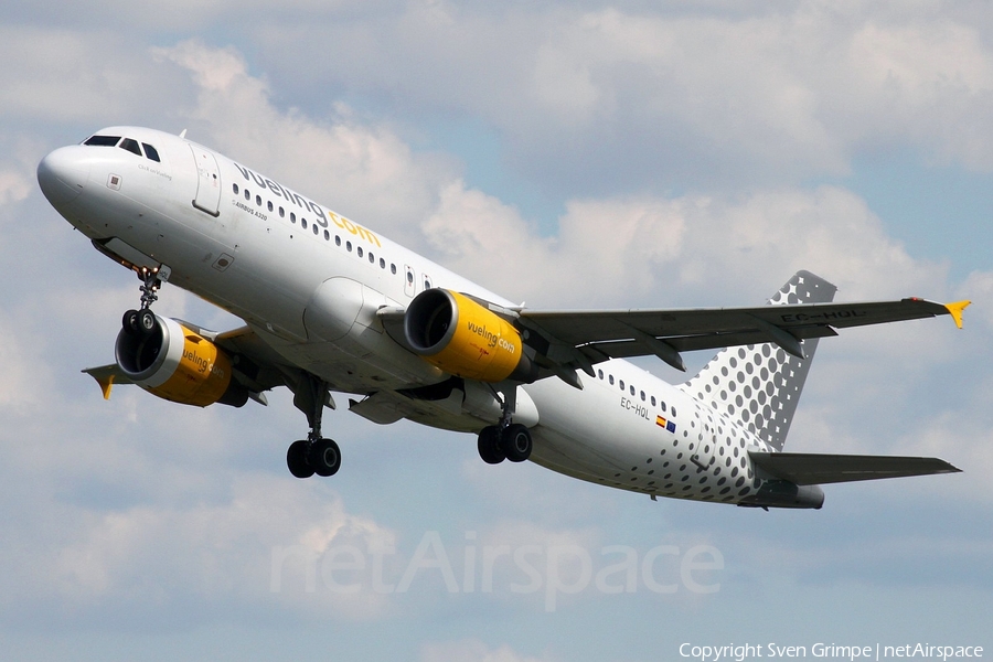 Vueling Airbus A320-214 (EC-HQL) | Photo 48074