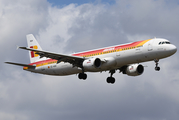 Iberia Airbus A321-212 (EC-HUH) at  Lisbon - Portela, Portugal