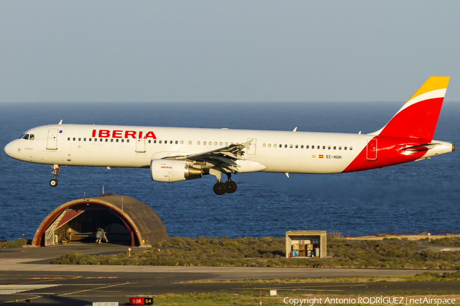 Iberia Airbus A321-212 (EC-HUH) | Photo 235026
