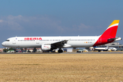 Iberia Airbus A321-211 (EC-HUI) at  Lisbon - Portela, Portugal