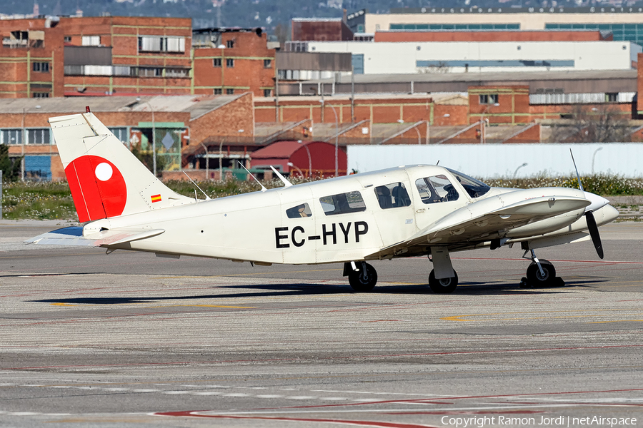 Aerolink Air Services Piper PA-34-200T Seneca II (EC-HYP) | Photo 378247