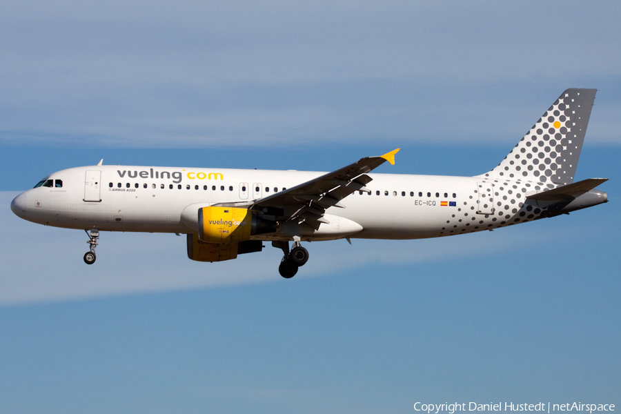 Vueling Airbus A320-211 (EC-ICQ) | Photo 540293