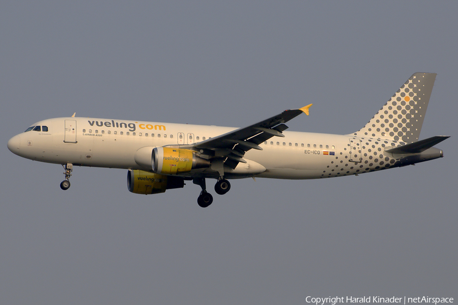Vueling Airbus A320-211 (EC-ICQ) | Photo 312440