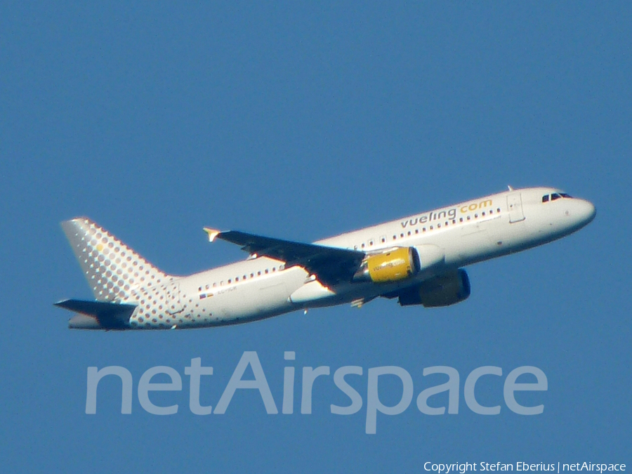 Vueling Airbus A320-211 (EC-ICR) | Photo 661817
