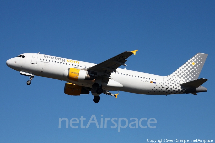 Vueling Airbus A320-211 (EC-ICR) | Photo 23329