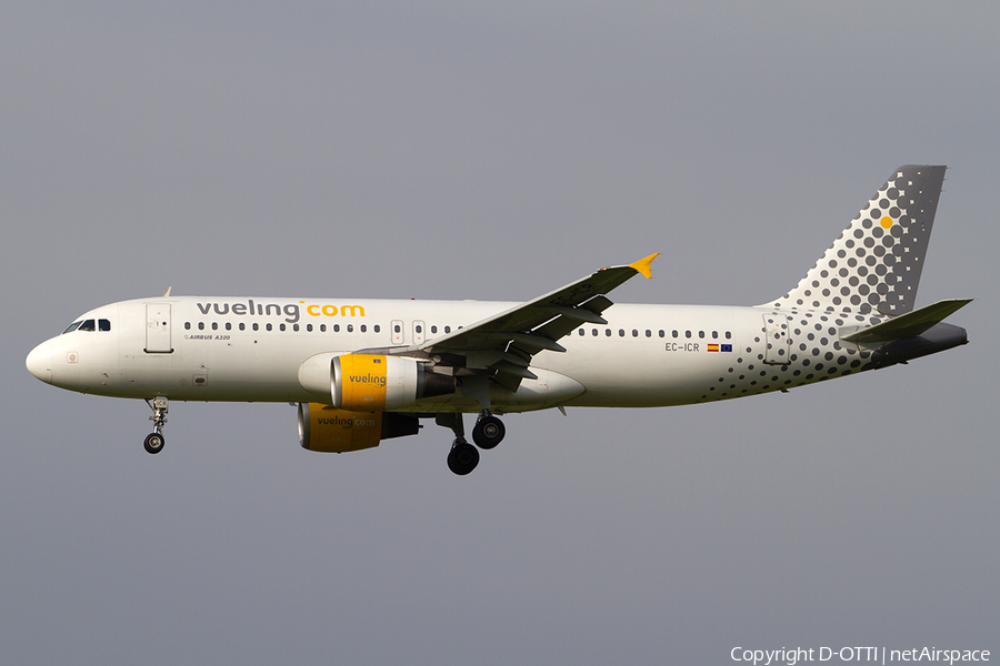 Vueling Airbus A320-211 (EC-ICR) | Photo 351651