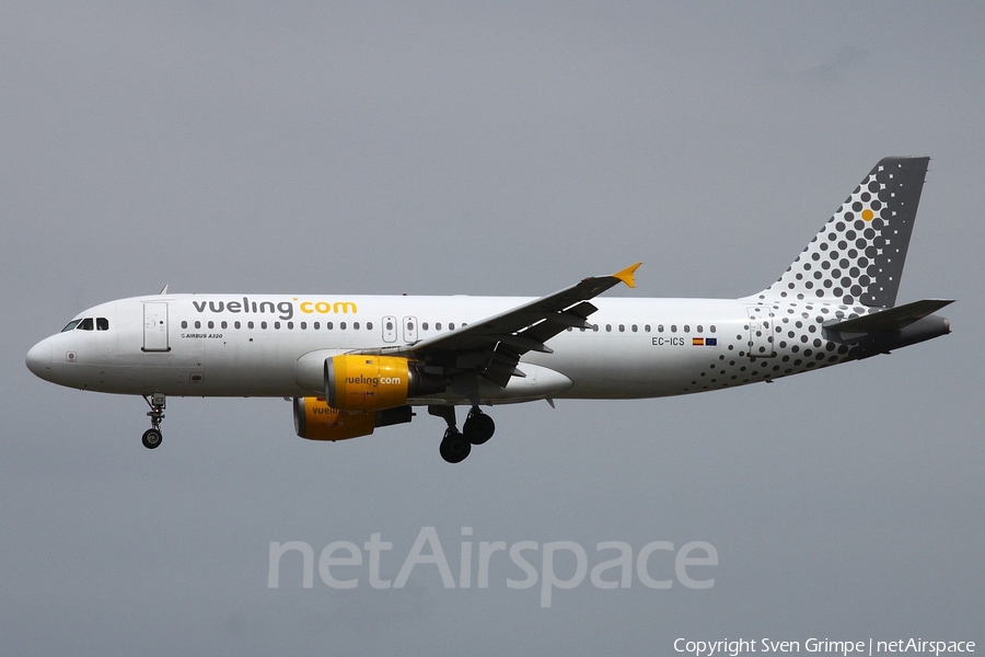 Vueling Airbus A320-211 (EC-ICS) | Photo 26935