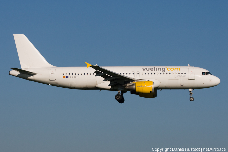 Vueling Airbus A320-211 (EC-ICT) | Photo 548056