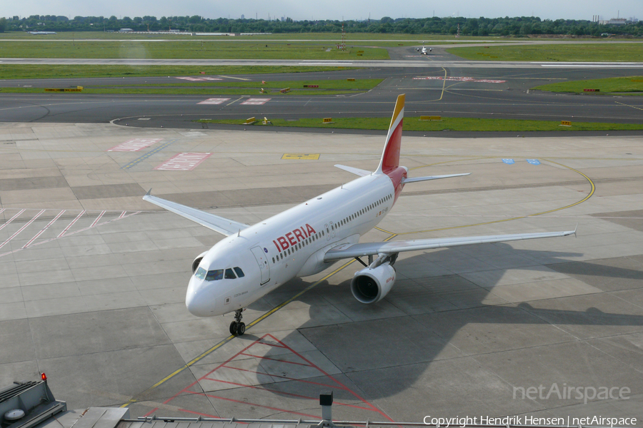 Iberia Airbus A320-214 (EC-IEG) | Photo 495570