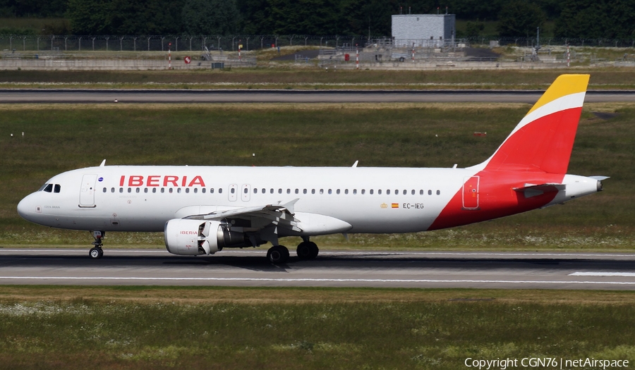 Iberia Airbus A320-214 (EC-IEG) | Photo 681755
