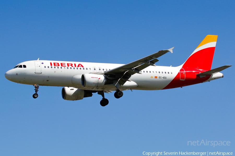 Iberia Airbus A320-214 (EC-IEG) | Photo 205425