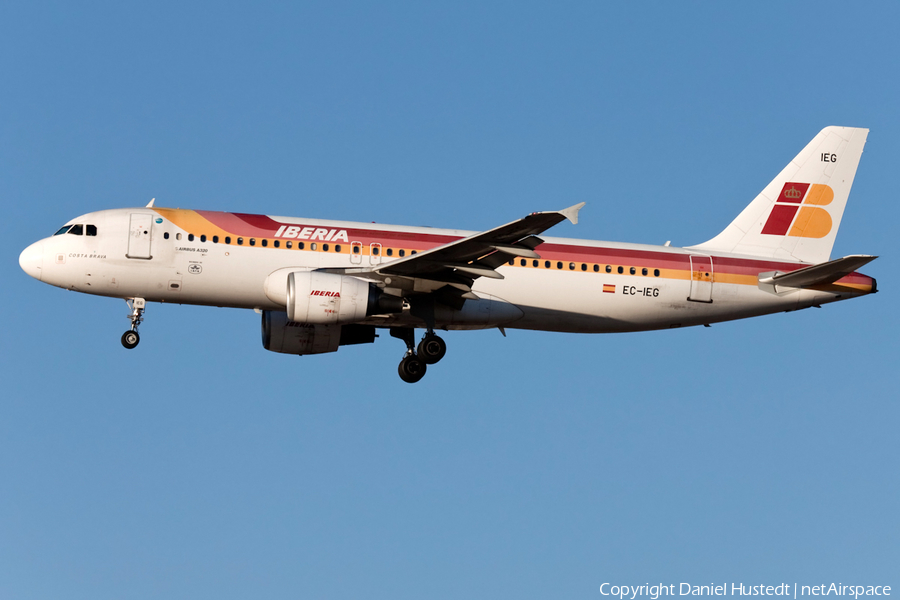 Iberia Airbus A320-214 (EC-IEG) | Photo 631787