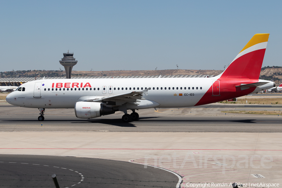 Iberia Airbus A320-214 (EC-IEG) | Photo 637008