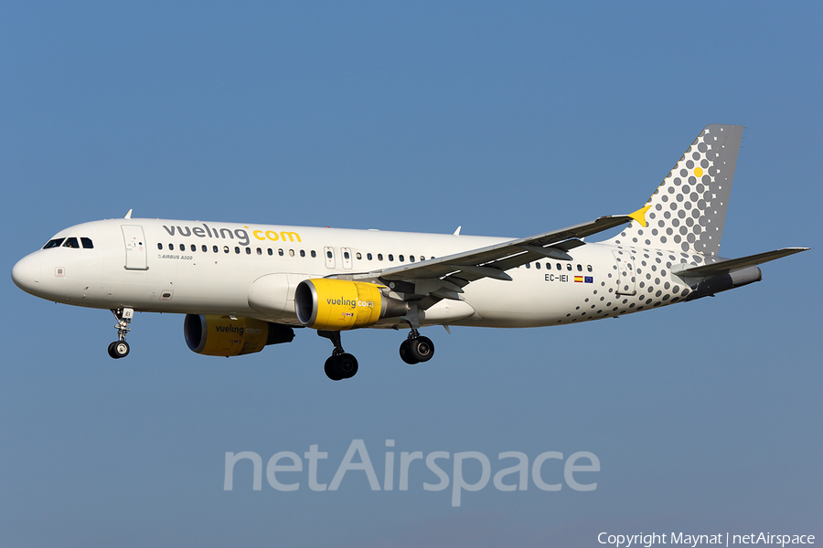 Vueling Airbus A320-214 (EC-IEI) | Photo 419379