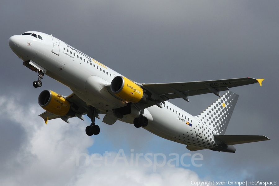 Vueling Airbus A320-214 (EC-IEI) | Photo 24949