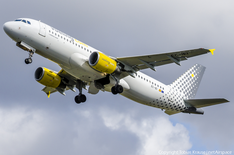 Vueling Airbus A320-214 (EC-IEI) | Photo 25428