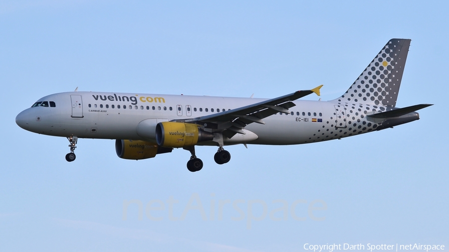 Vueling Airbus A320-214 (EC-IEI) | Photo 220413