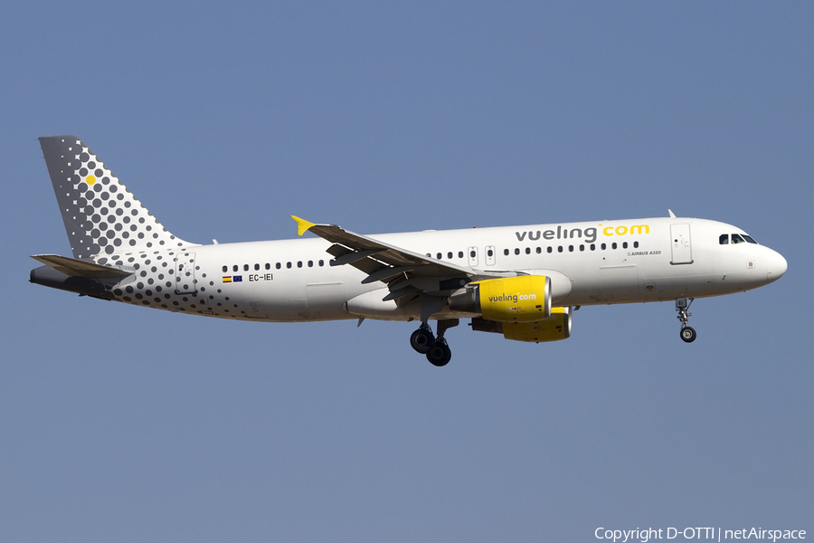 Vueling Airbus A320-214 (EC-IEI) | Photo 415110