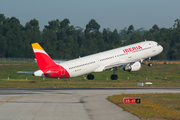 Iberia Airbus A321-211 (EC-ILP) at  Porto, Portugal