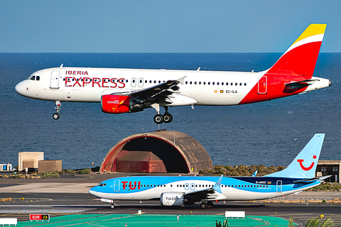 Iberia Express Airbus A320-214 (EC-ILQ) at  Gran Canaria, Spain