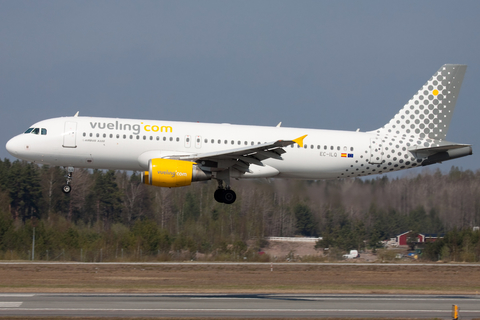 Vueling Airbus A320-214 (EC-ILQ) at  Stockholm - Arlanda, Sweden