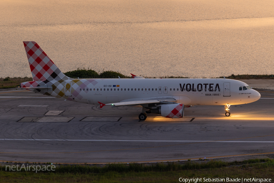 Volar Airlines Airbus A320-214 (EC-ISI) | Photo 513639