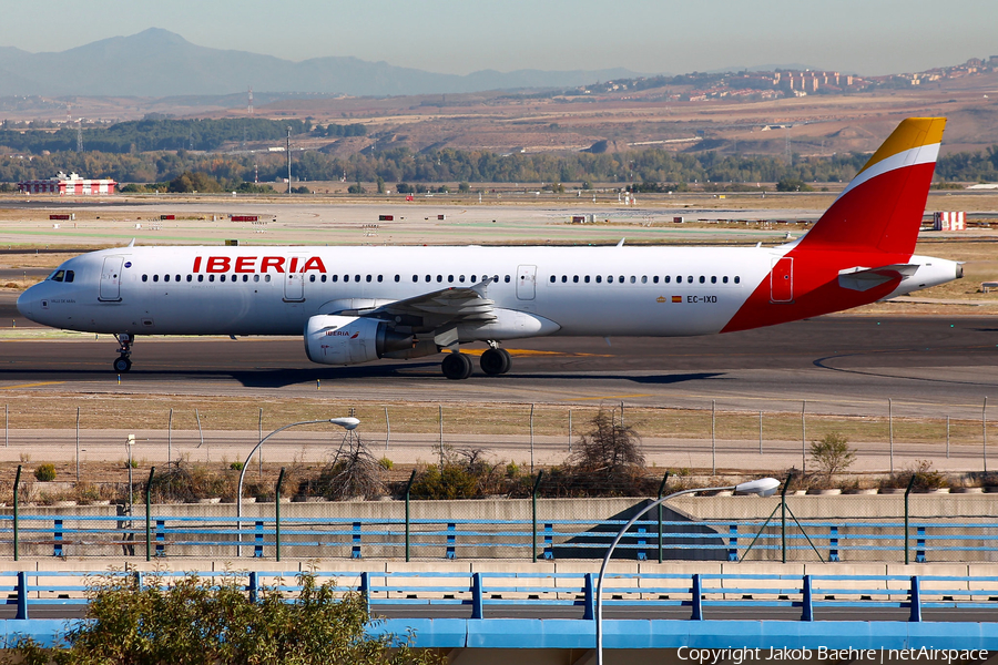 Iberia Airbus A321-211 (EC-IXD) | Photo 196110