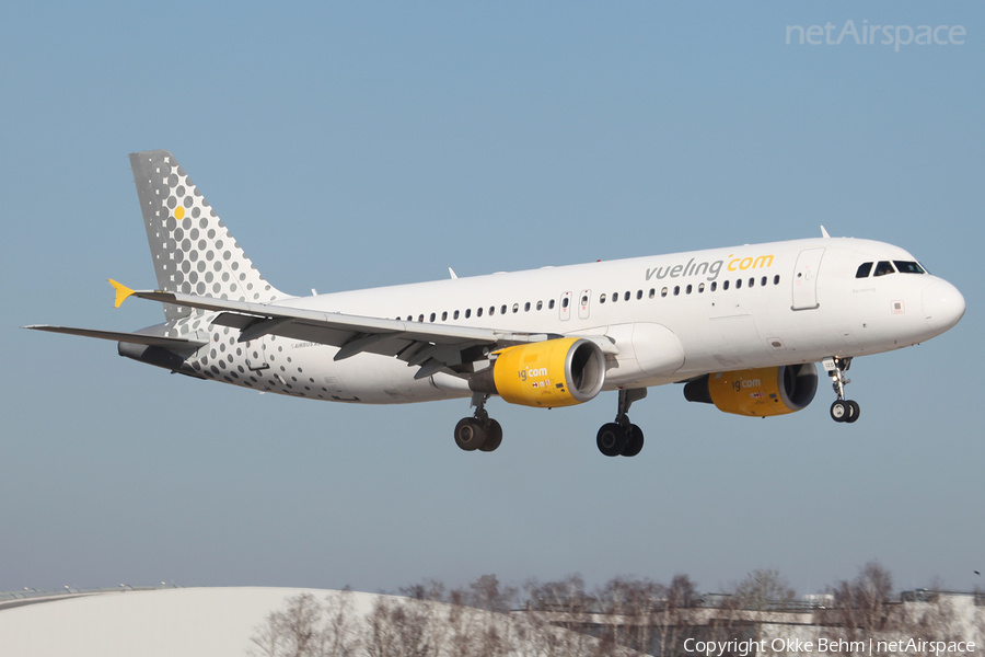 Vueling Airbus A320-214 (EC-IZD) | Photo 69494