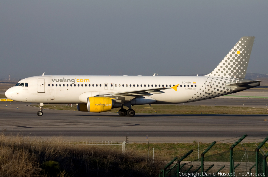Vueling Airbus A320-214 (EC-IZD) | Photo 544082