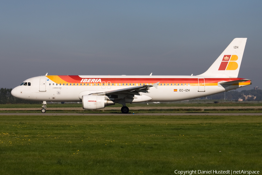 Iberia Airbus A320-214 (EC-IZH) | Photo 548057