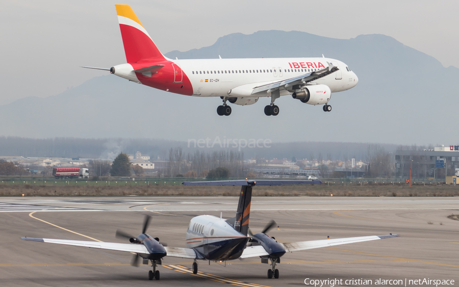 Iberia Airbus A320-214 (EC-IZH) | Photo 213491