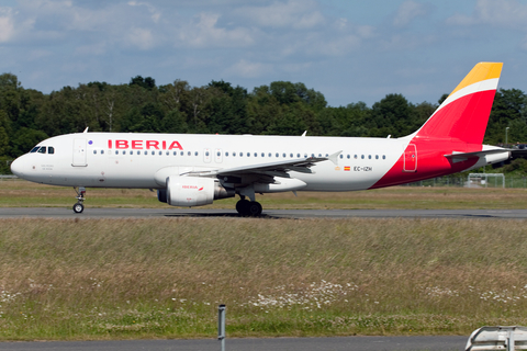 Iberia Airbus A320-214 (EC-IZH) at  Hamburg - Fuhlsbuettel (Helmut Schmidt), Germany
