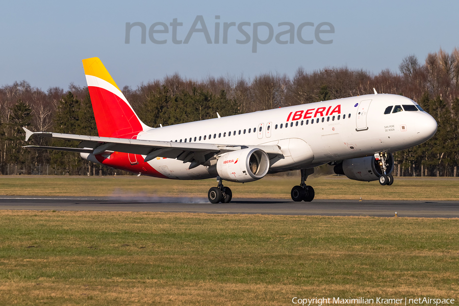 Iberia Airbus A320-214 (EC-IZH) | Photo 521145