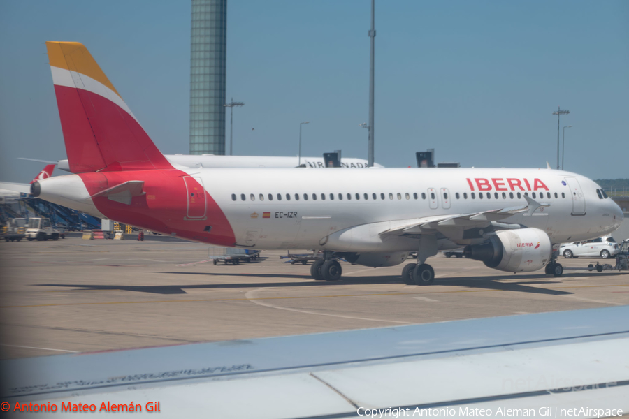 Iberia Airbus A320-214 (EC-IZR) | Photo 680026