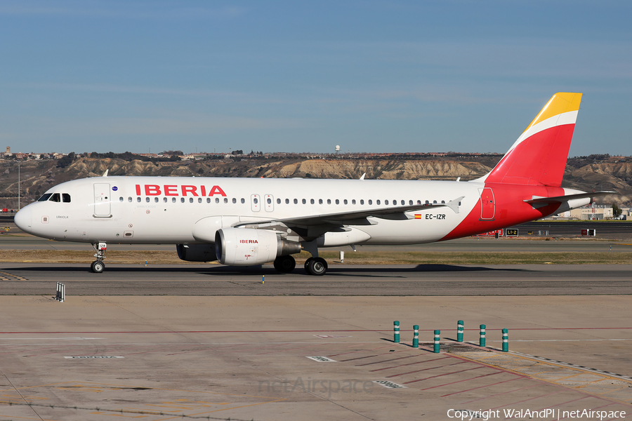Iberia Airbus A320-214 (EC-IZR) | Photo 681524
