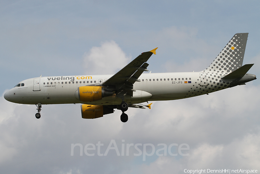 Vueling Airbus A320-214 (EC-JFG) | Photo 414126