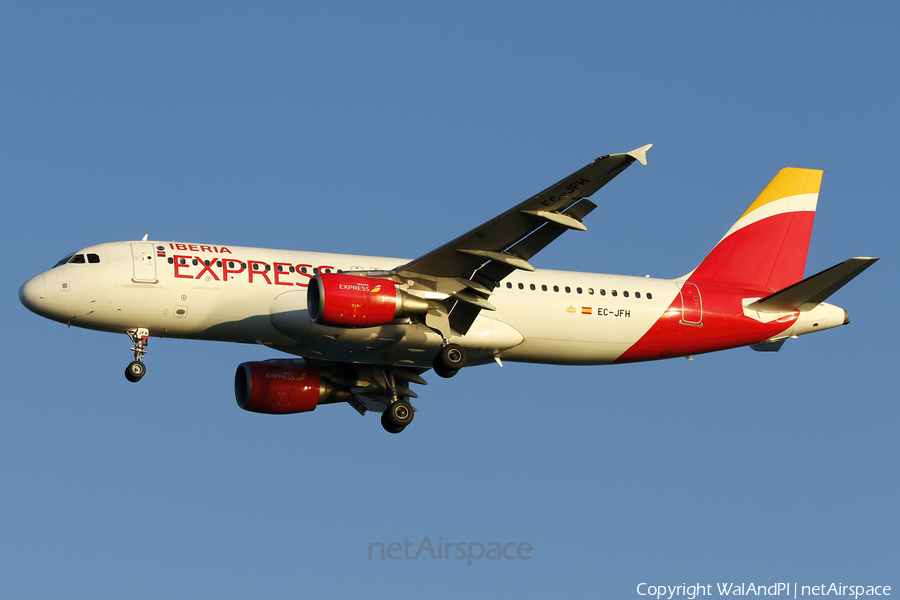 Iberia Express Airbus A320-214 (EC-JFH) | Photo 576436