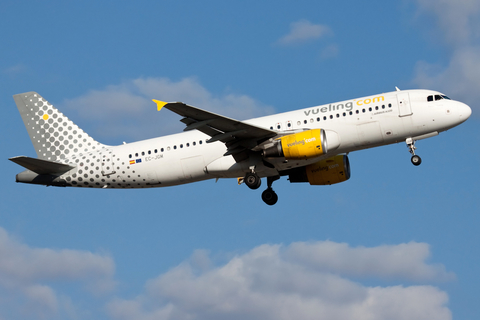 Vueling Airbus A320-214 (EC-JGM) at  Stockholm - Arlanda, Sweden